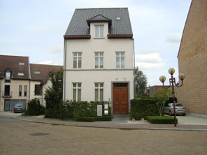 Dr. Adinda De Vroede